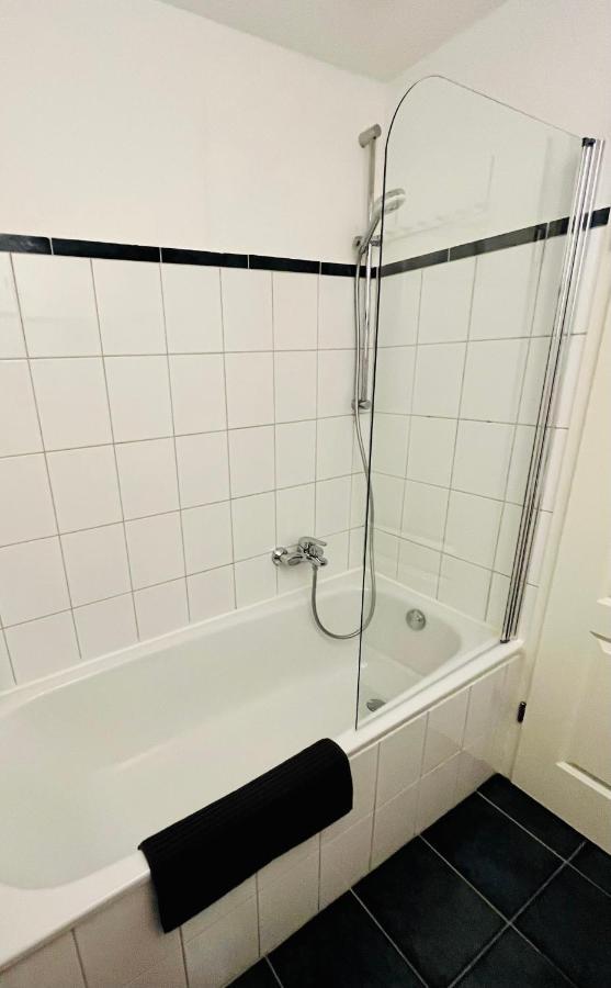 Aycatcherhomes - Top Lage I 4 Personen I 2 Schlafzimmer I Zentral I Altstadt Marburg I Naehe Fluss Lahn I Wlan I Apartment Sirius Zewnętrze zdjęcie
